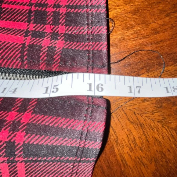 Hot Topic Black & Red Plaid O-Ring Skater Mini Skirt Size Medium - Picture 7 of 10